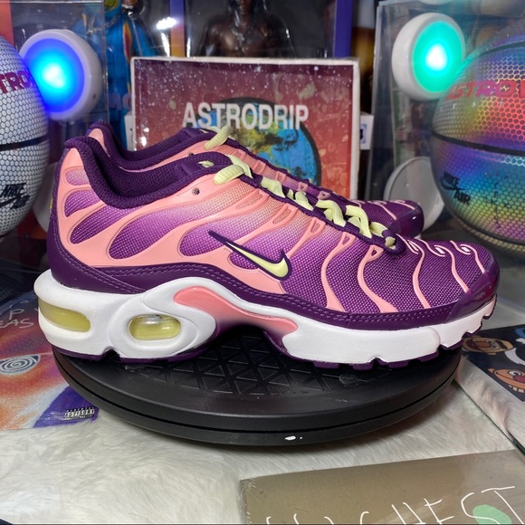 Nike Shoes - 🆕 Nike Air Max Plus TN Lucky Charms - Wmns 6